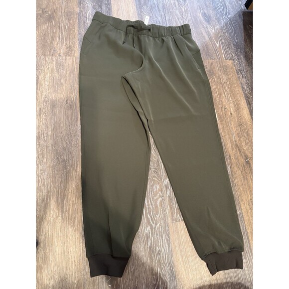 lululemon athletica Pants - NWOT Lululemon On the Fly Jogger woven in Green Size 10 Dark Olive?
